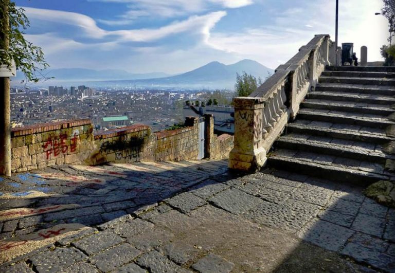 Sali o scendi? La cultura delle “scale” nel mondo